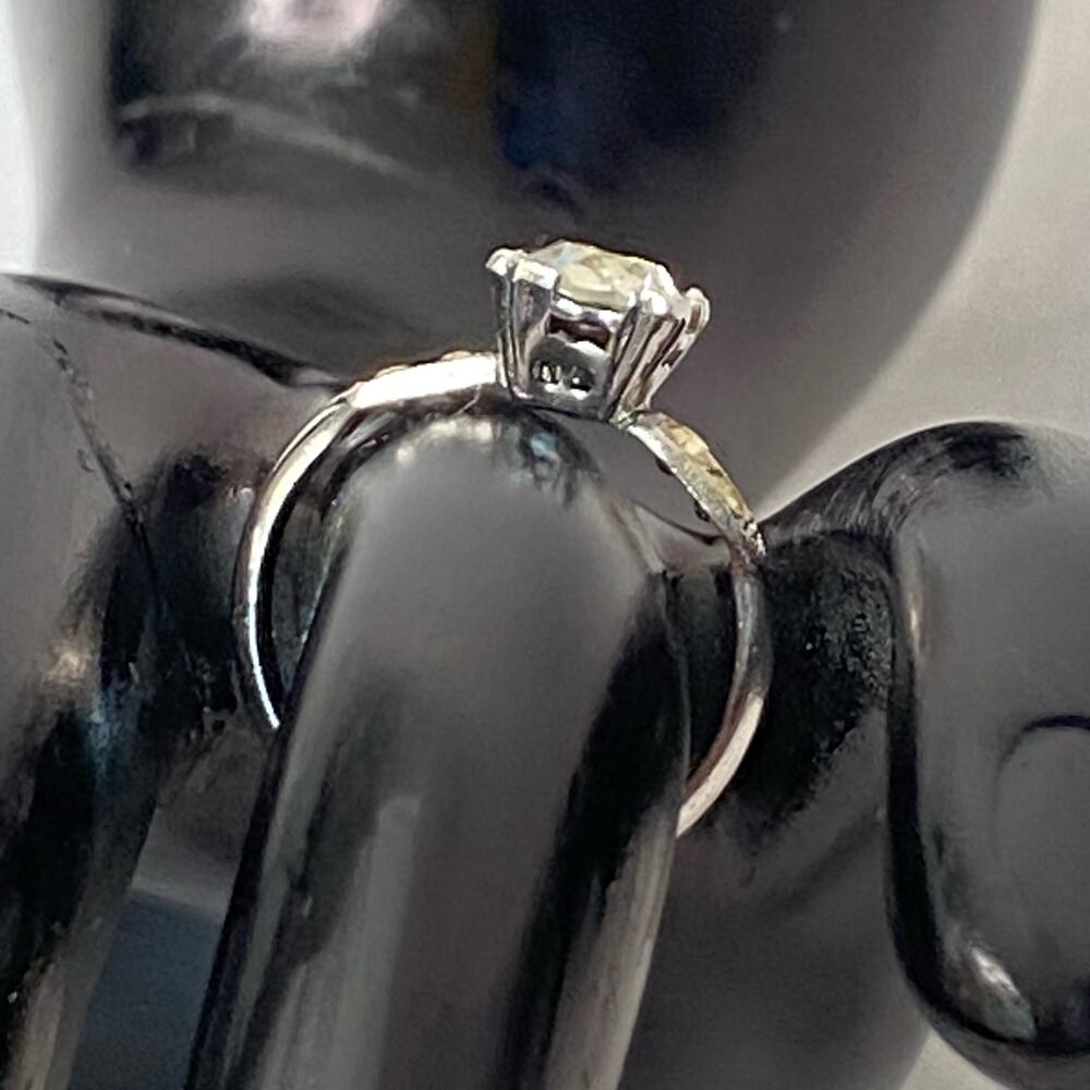 💎Cocktail Ring Silver Tone Central Clear Faceted Rhinestone Tiny Side Rhinestone